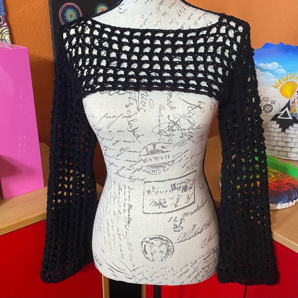 Women's long sleeve crop crochet pullover